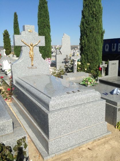 Lápida funeraria B-30 en granito - Lapidas Norberto Madrid